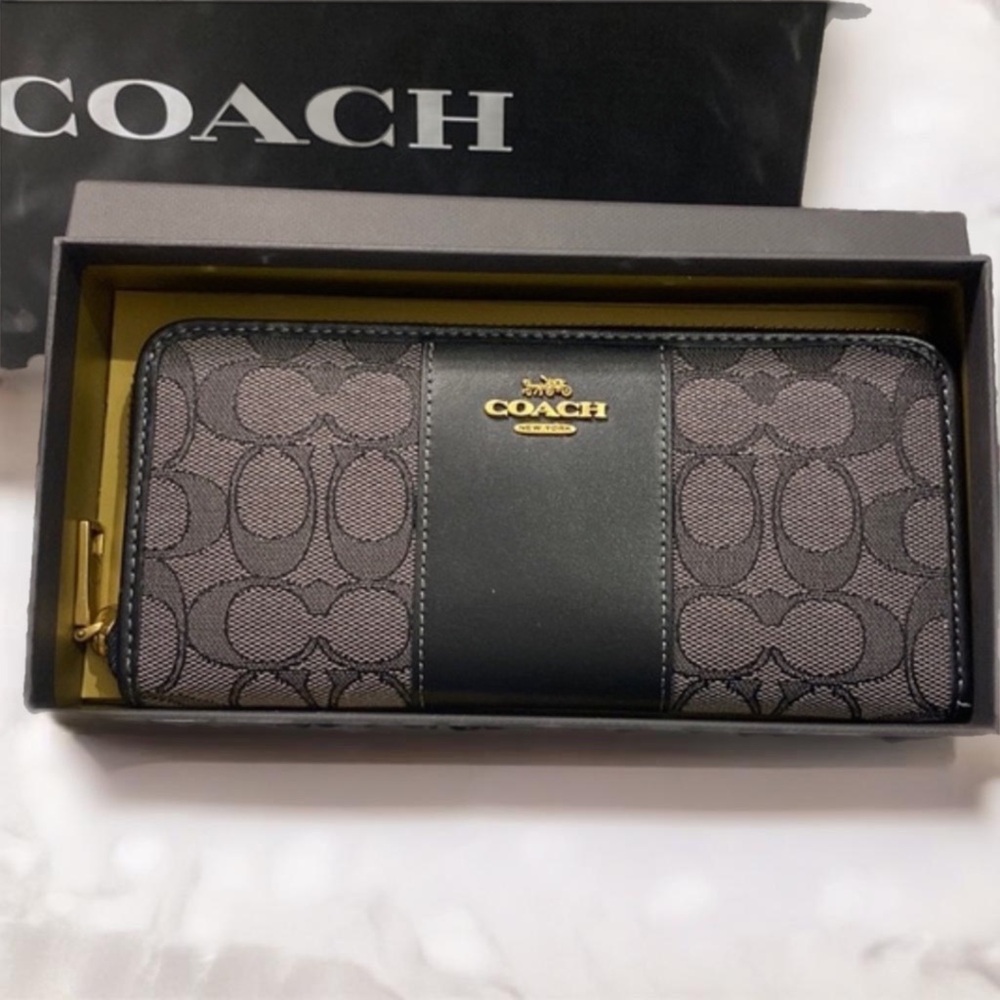 NWT Coach Boxed Slim Accordion Zip Wallet in Signature Textile Jacquard